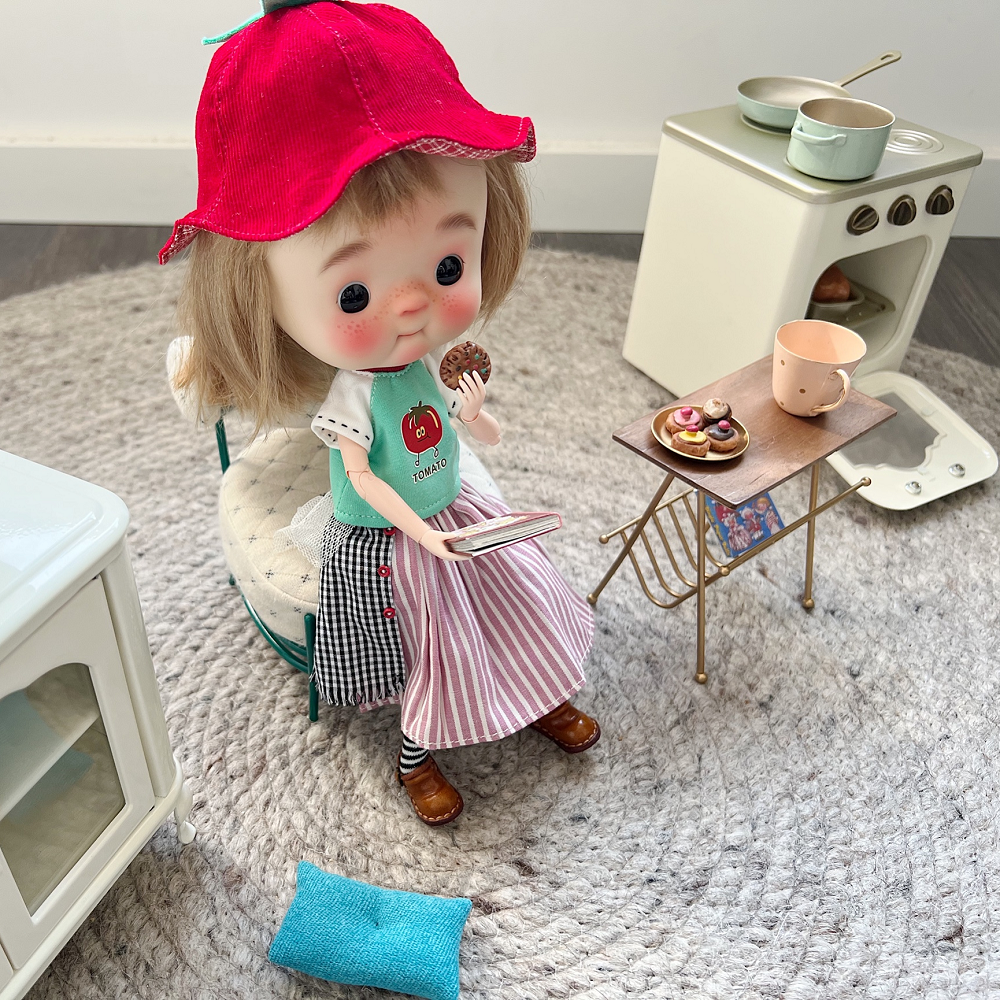 Candy Sofa Dollhouse - White Quilted 1/6 Scale Dollhouse Miniature