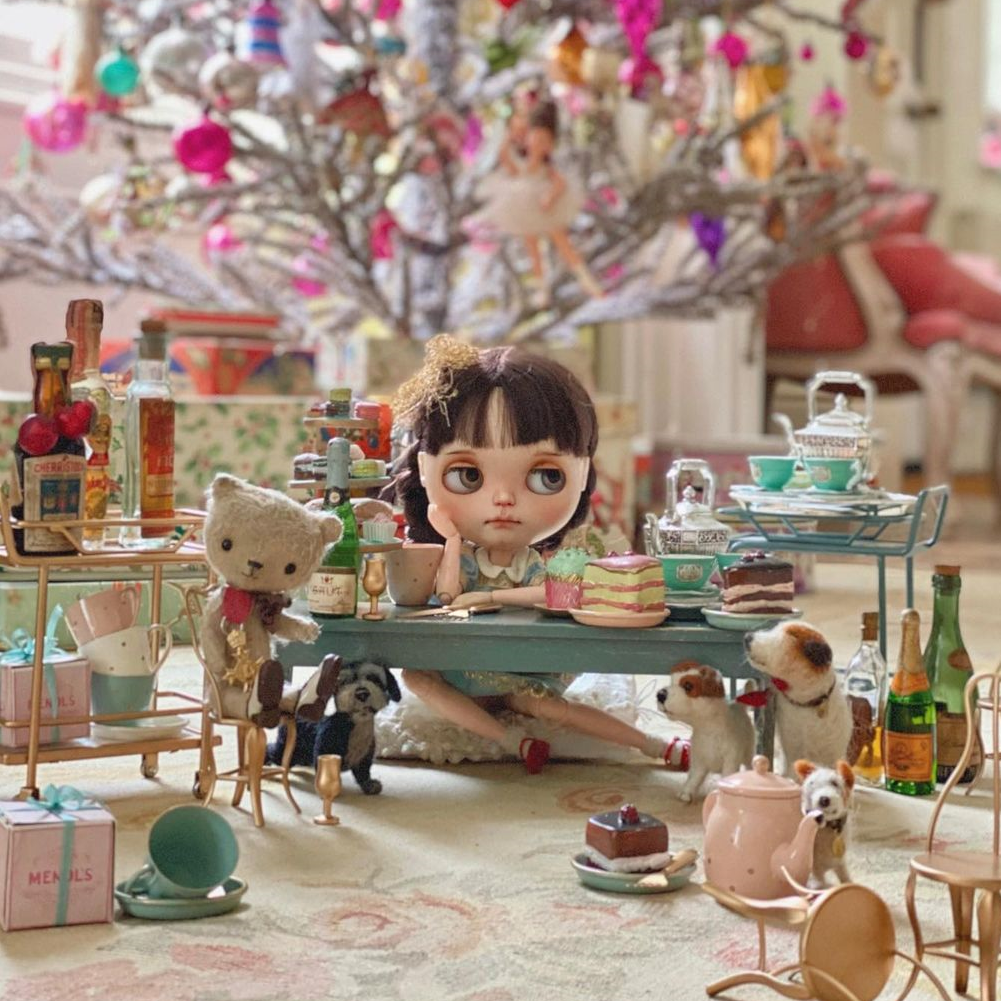 Sweet Trolley Dollhouse - Golden 1/6 Scale Dollhouse Miniature