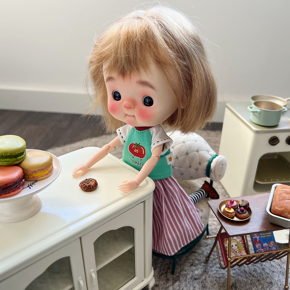 Candy Sofa Dollhouse - White Quilted 1/6 Scale Dollhouse Miniature