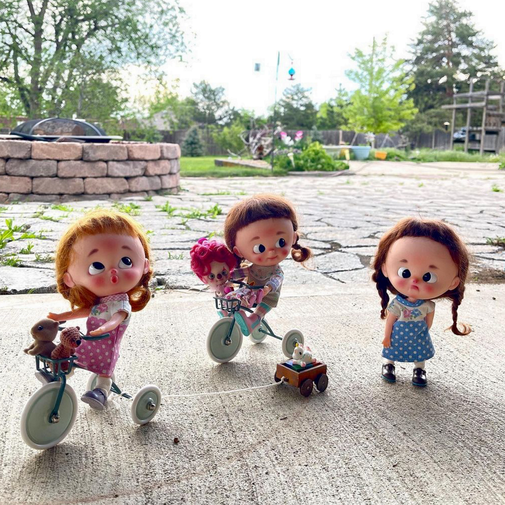 Mini Tricycle Dollhouse -Green 1/12 Scale Dollhouse Miniature